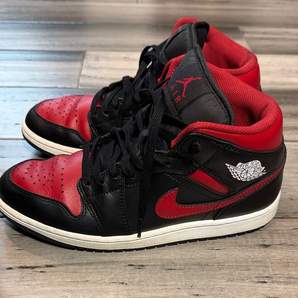 Nike Air Jordan 1 High Top Black and Red Sneakers size 8.5 - Picture 4 of 12